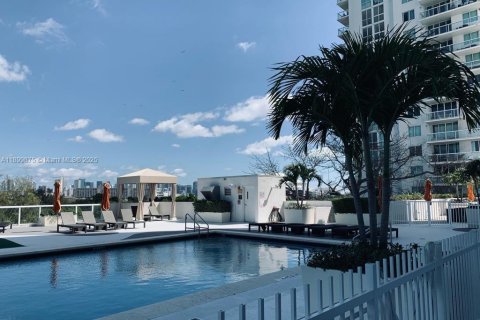 Condo in Miami, Florida, 1 bedroom  № 1953554 - photo 1