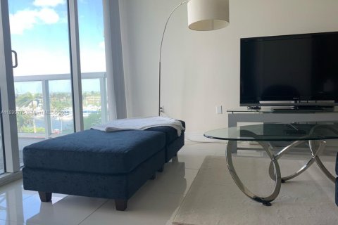 Condo in Miami, Florida, 1 bedroom  № 1953554 - photo 5
