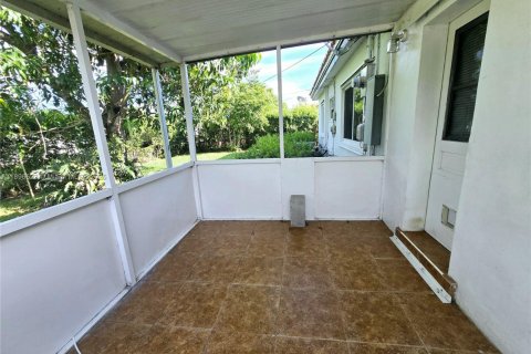House in North Miami Beach, Florida 3 bedrooms, 128.76 sq.m. № 1948165 - photo 7