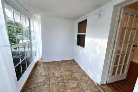 House in North Miami Beach, Florida 3 bedrooms, 128.76 sq.m. № 1948165 - photo 9