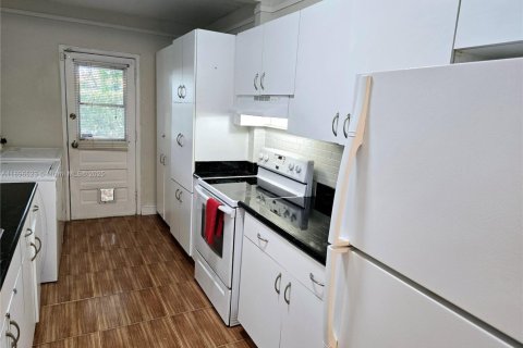 House in North Miami Beach, Florida 3 bedrooms, 128.76 sq.m. № 1948165 - photo 14