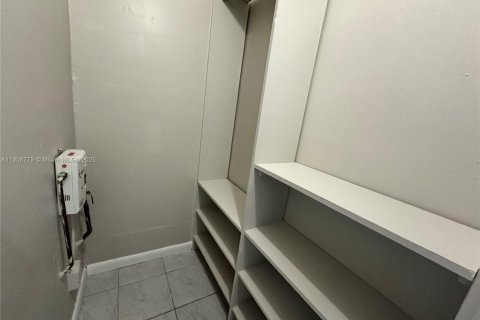 Снять в аренду коммерческую недвижимость в Хайалиа, Флорида 1 спальня, 37.16м2, № 1963255 - фото 11