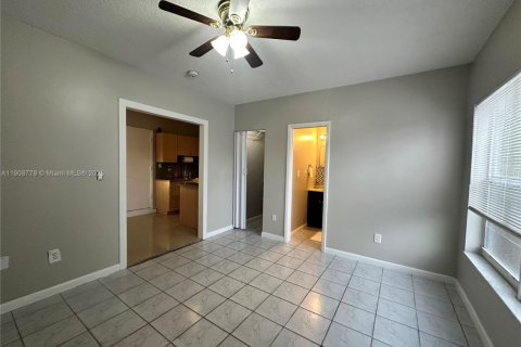 Снять в аренду коммерческую недвижимость в Хайалиа, Флорида 1 спальня, 37.16м2, № 1963255 - фото 9