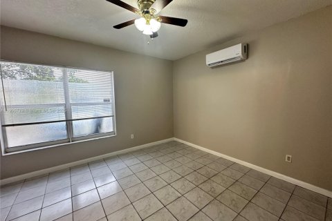 Снять в аренду коммерческую недвижимость в Хайалиа, Флорида 1 спальня, 37.16м2, № 1963255 - фото 7