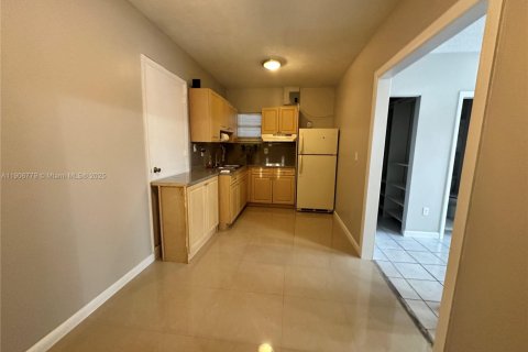 Снять в аренду коммерческую недвижимость в Хайалиа, Флорида 1 спальня, 37.16м2, № 1963255 - фото 3