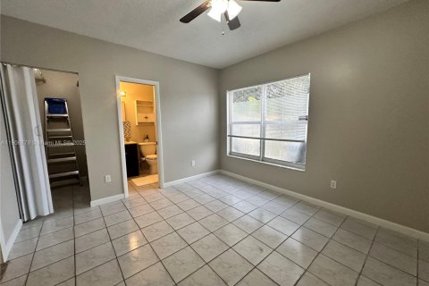 Снять в аренду коммерческую недвижимость в Хайалиа, Флорида 1 спальня, 37.16м2, № 1963255 - фото 8