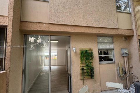 Adosado en venta en South Miami, Florida, 3 dormitorios, 90.12 m2 № 1957107 - foto 21