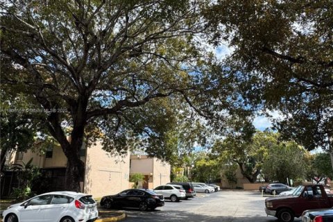 Adosado en venta en South Miami, Florida, 3 dormitorios, 90.12 m2 № 1957107 - foto 3