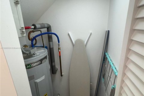 Adosado en venta en South Miami, Florida, 3 dormitorios, 90.12 m2 № 1957107 - foto 10