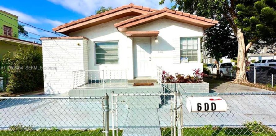 Villa ou maison à Miami, Floride 2 chambres, 162.39 m2 № 2006681