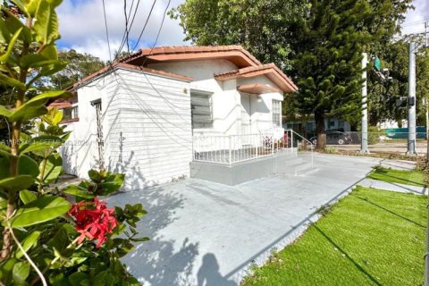 Villa ou maison à louer à Miami, Floride: 2 chambres, 162.39 m2 № 2006681 - photo 14