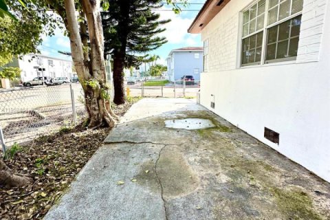 Villa ou maison à louer à Miami, Floride: 2 chambres, 162.39 m2 № 2006681 - photo 16