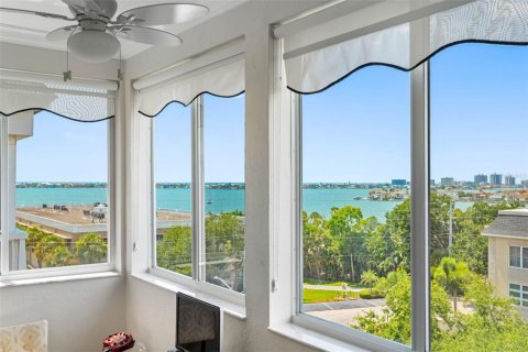 Condo in Belleair Bluffs, Florida, 4 bedrooms  № 2275728 - photo 7