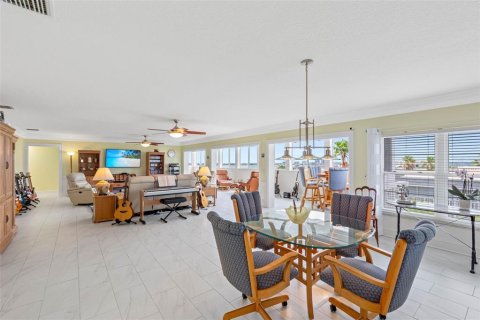 Condo in Belleair Bluffs, Florida, 4 bedrooms  № 2275728 - photo 8