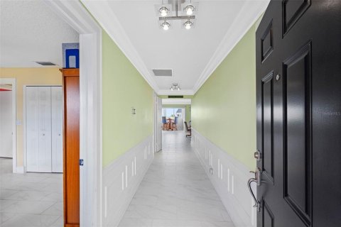 Condo in Belleair Bluffs, Florida, 4 bedrooms  № 2275728 - photo 3