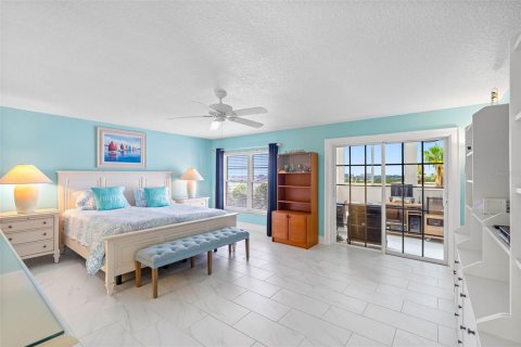 Condo in Belleair Bluffs, Florida, 4 bedrooms  № 2275728 - photo 16