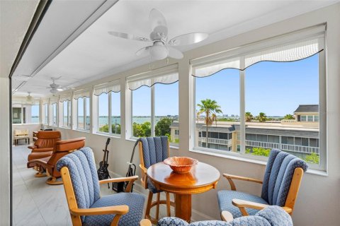 Condo in Belleair Bluffs, Florida, 4 bedrooms  № 2275728 - photo 5