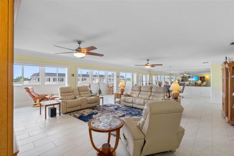 Condo in Belleair Bluffs, Florida, 4 bedrooms  № 2275728 - photo 9