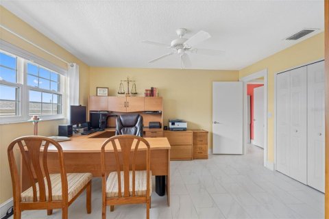 Condo in Belleair Bluffs, Florida, 4 bedrooms  № 2275728 - photo 26