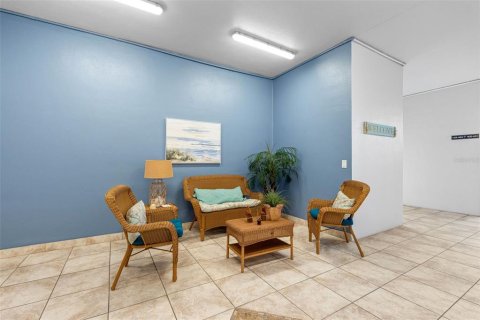 Condo in Belleair Bluffs, Florida, 4 bedrooms  № 2275728 - photo 30