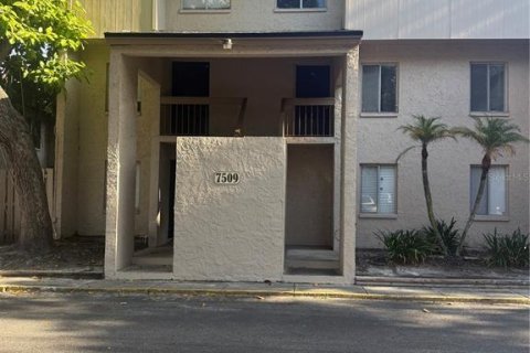 Condo in Tampa, Florida, 2 bedrooms № 2330114