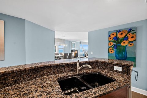 Condo in Daytona Beach Shores, Florida, 3 bedrooms  № 2227026 - photo 17