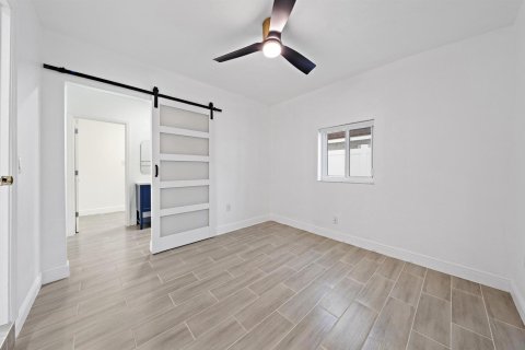 Villa ou maison à vendre à West Palm Beach, Floride: 3 chambres, 111.85 m2 № 2417893 - photo 19
