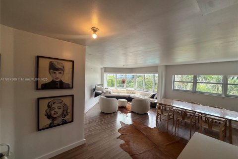Condo in Miami Beach, Florida, 1 bedroom  № 1941849 - photo 12