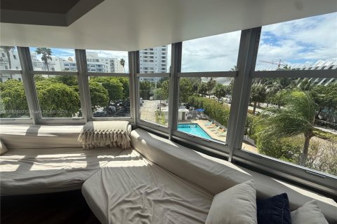 Condo in Miami Beach, Florida, 1 bedroom  № 1941849 - photo 11