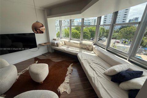 Condo in Miami Beach, Florida, 1 bedroom  № 1941849 - photo 6