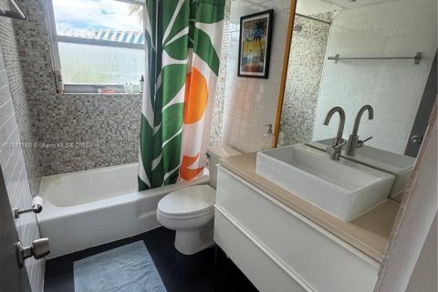 Condo in Miami Beach, Florida, 1 bedroom  № 1941849 - photo 18