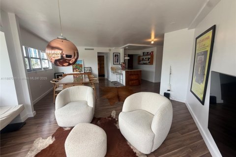 Condo in Miami Beach, Florida, 1 bedroom  № 1941849 - photo 7