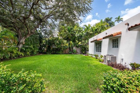 House in Coral Gables, Florida 3 bedrooms, 140.19 sq.m. № 1925346 - photo 5