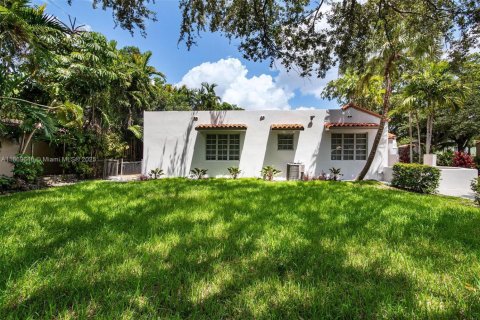 House in Coral Gables, Florida 3 bedrooms, 140.19 sq.m. № 1925346 - photo 3
