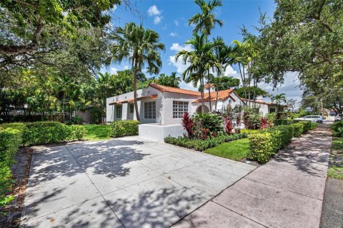 House in Coral Gables, Florida 3 bedrooms, 140.19 sq.m. № 1925346 - photo 2