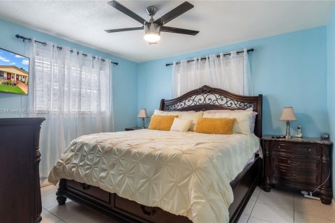 Casa en venta en Tamarac, Florida, 2 dormitorios, 122.45 m2 № 1921736 - foto 18