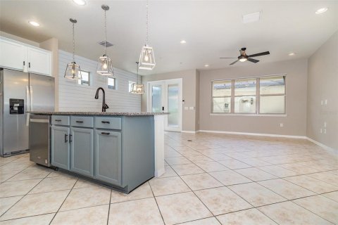 House in Winter Garden, Florida 4 bedrooms, 181.53 sq.m. № 1803939 - photo 12
