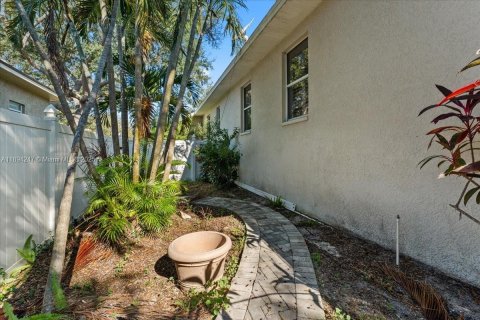 House in Saint Petersburg, Florida 4 bedrooms № 2088655 - photo 4