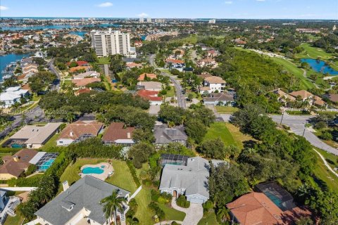 House in Saint Petersburg, Florida 4 bedrooms № 2088655 - photo 13