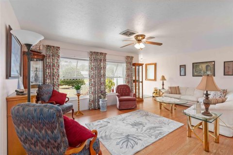 House in Englewood, Florida 2 bedrooms, 157.93 sq.m. № 1551185 - photo 8