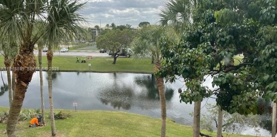 Condominio en Lauderdale Lakes, Florida, 2 dormitorios  № 1977159