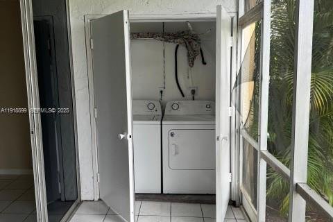 Condominio en venta en Lauderdale Lakes, Florida, 2 dormitorios, 93.09 m2 № 1977159 - foto 10