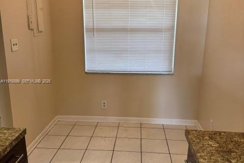 Condominio en venta en Lauderdale Lakes, Florida, 2 dormitorios, 93.09 m2 № 1977159 - foto 6