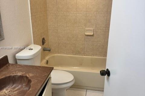 Condominio en venta en Lauderdale Lakes, Florida, 2 dormitorios, 93.09 m2 № 1977159 - foto 8