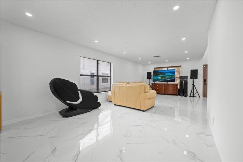 Villa ou maison à vendre à Miramar, Floride: 4 chambres, 224.64 m2 № 2085191 - photo 6