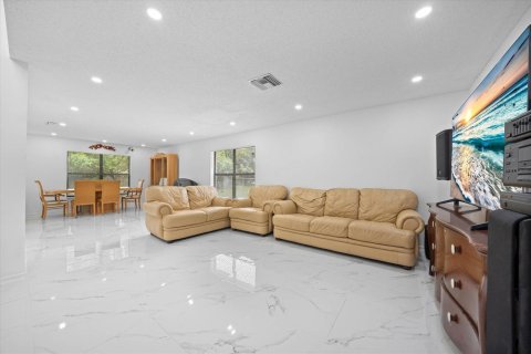 Villa ou maison à vendre à Miramar, Floride: 4 chambres, 224.64 m2 № 2085191 - photo 4