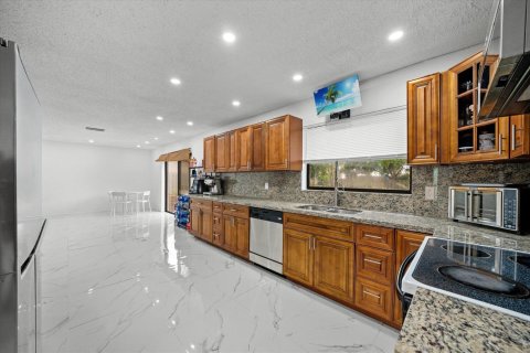 Villa ou maison à vendre à Miramar, Floride: 4 chambres, 224.64 m2 № 2085191 - photo 9