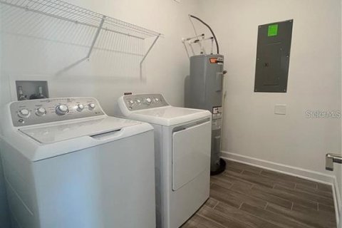 Touwnhouse à louer à Orlando, Floride: 3 chambres, 151.99 m2 № 2386484 - photo 10