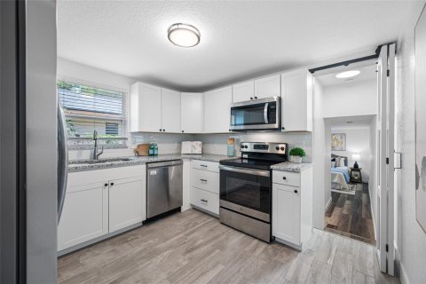 Casa en venta en Saint Petersburg, Florida, 3 dormitorios, 102.29 m2 № 1803838 - foto 10