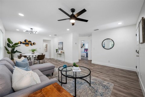 Casa en venta en Saint Petersburg, Florida, 3 dormitorios, 102.29 m2 № 1803838 - foto 7